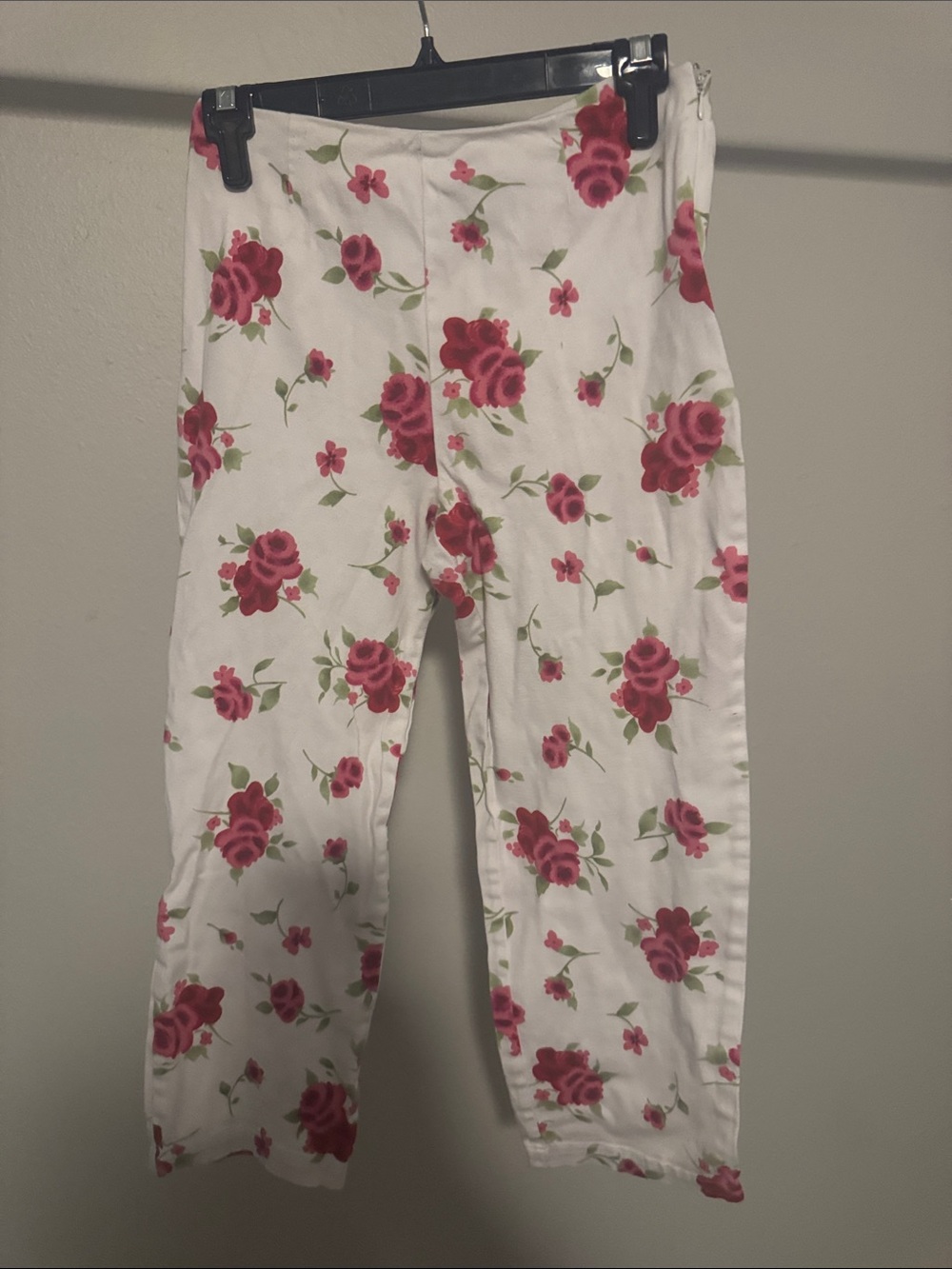 Cherokee White Capris with Pink Rose Print